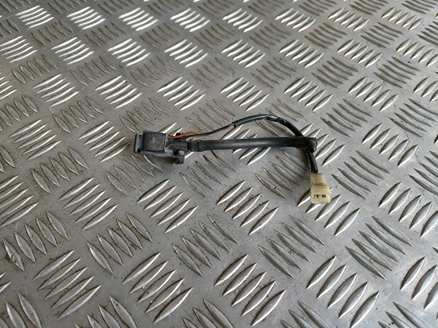 Vējstikla mazgāšanas šķidruma sprausla priekš VW GOLF IV 1999 1 Vējstikla mazgāšanas šķidruma sprausla priekš VW GOLF IV 1999