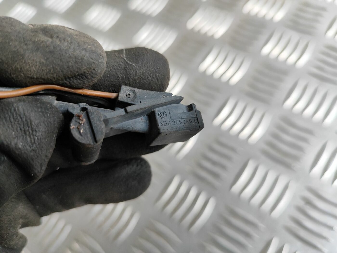 Vējstikla mazgāšanas šķidruma sprausla priekš VW GOLF IV 1999 3 Vējstikla mazgāšanas šķidruma sprausla priekš VW GOLF IV 1999