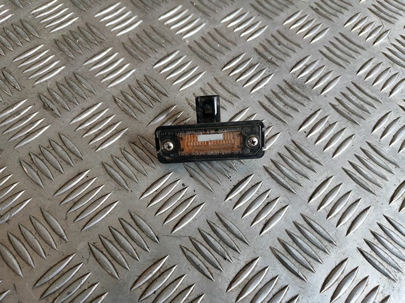 Numura zīmes apgaismojums priekš VW GOLF IV 1999