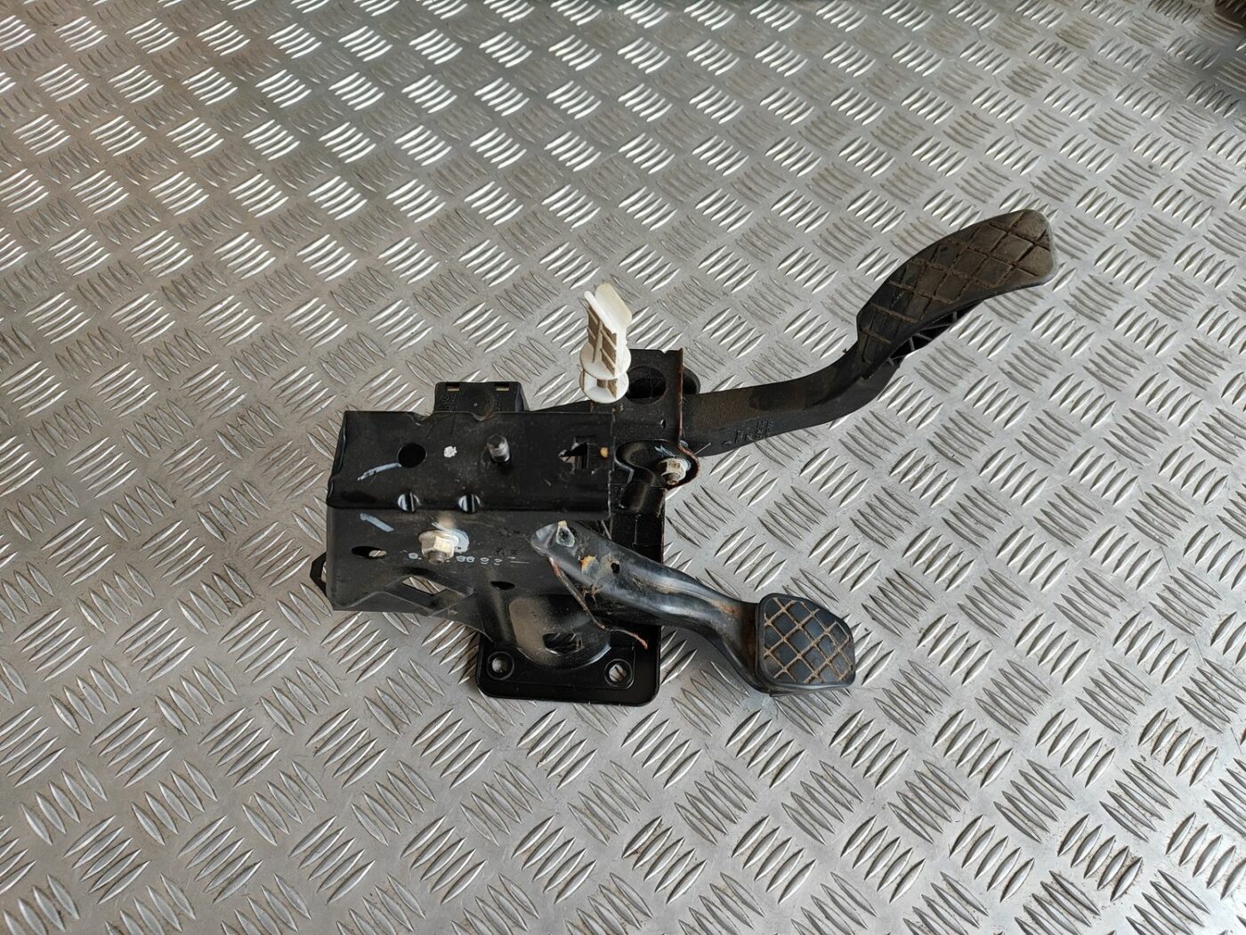 Pedāļu bloks priekš VW GOLF IV 1999