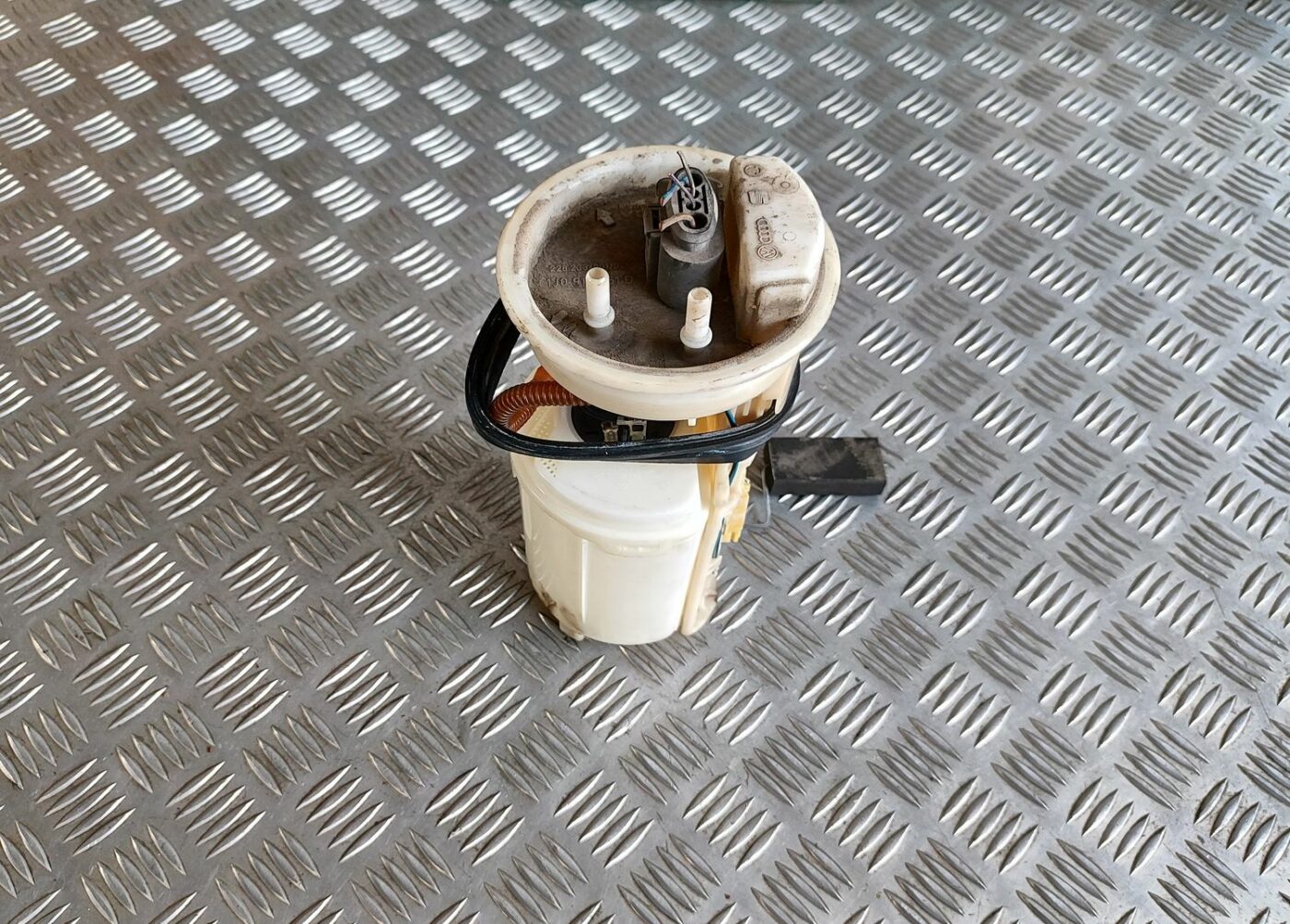 Degvielas tvertnes sūknis priekš VW GOLF IV 1999 1 Degvielas tvertnes sūknis priekš VW GOLF IV 1999