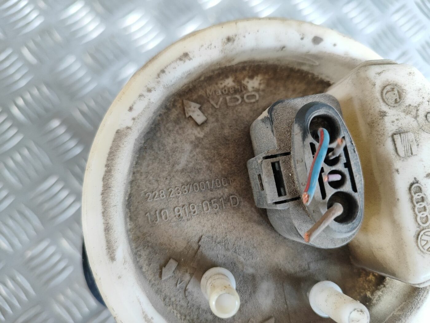 Degvielas tvertnes sūknis priekš VW GOLF IV 1999 2 Degvielas tvertnes sūknis priekš VW GOLF IV 1999