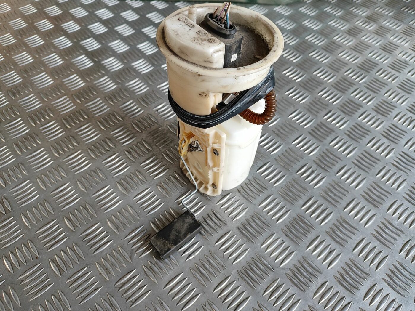 Degvielas tvertnes sūknis priekš VW GOLF IV 1999 3 Degvielas tvertnes sūknis priekš VW GOLF IV 1999