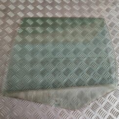 Aizmugurējo kreiso durvju stikls priekš VW GOLF IV 1999