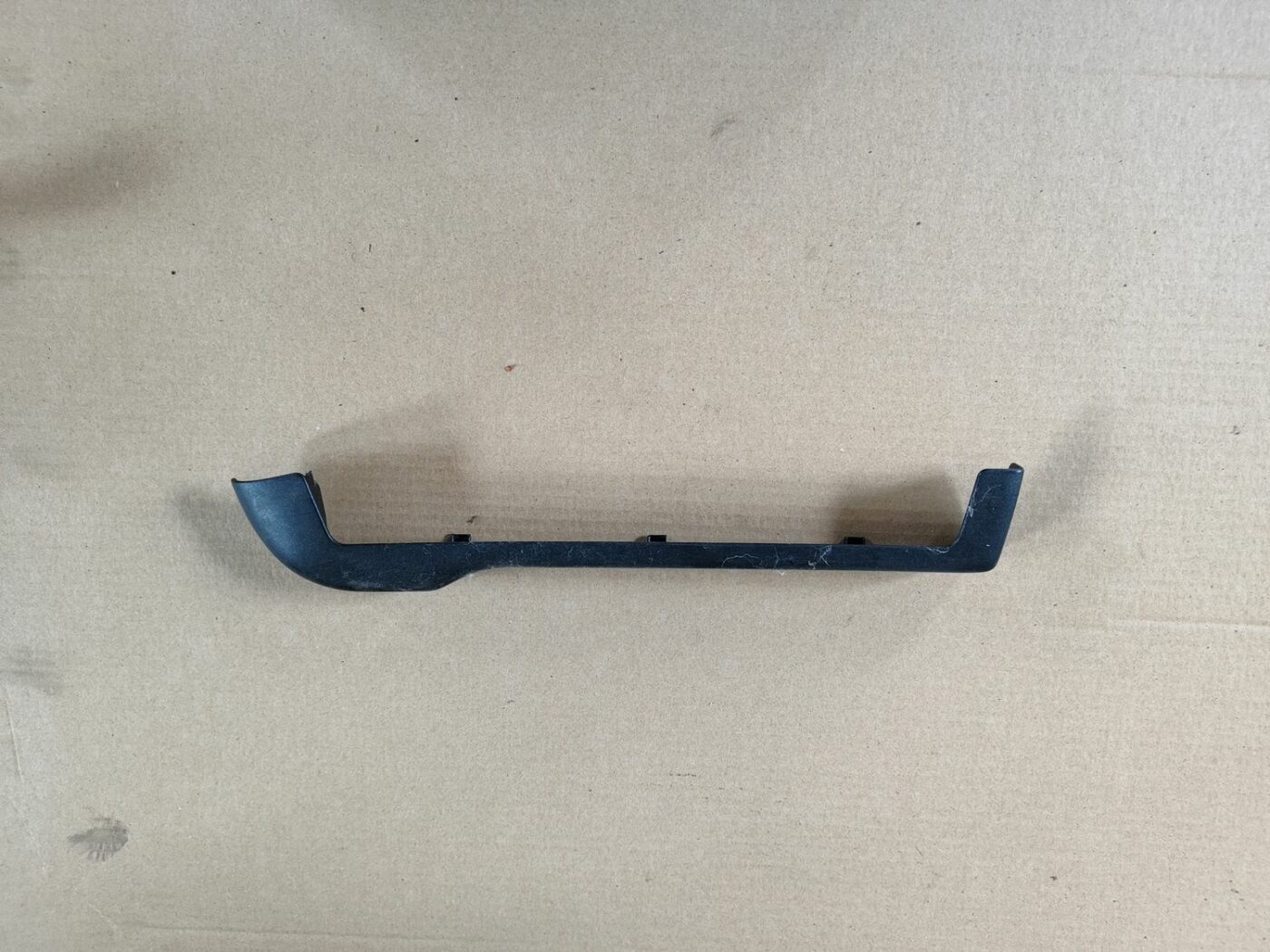 Priekšējā kreisā sēdekļa sliežu apdare priekš VW GOLF IV 1999 1 Priekšējā kreisā sēdekļa sliežu apdare priekš VW GOLF IV 1999