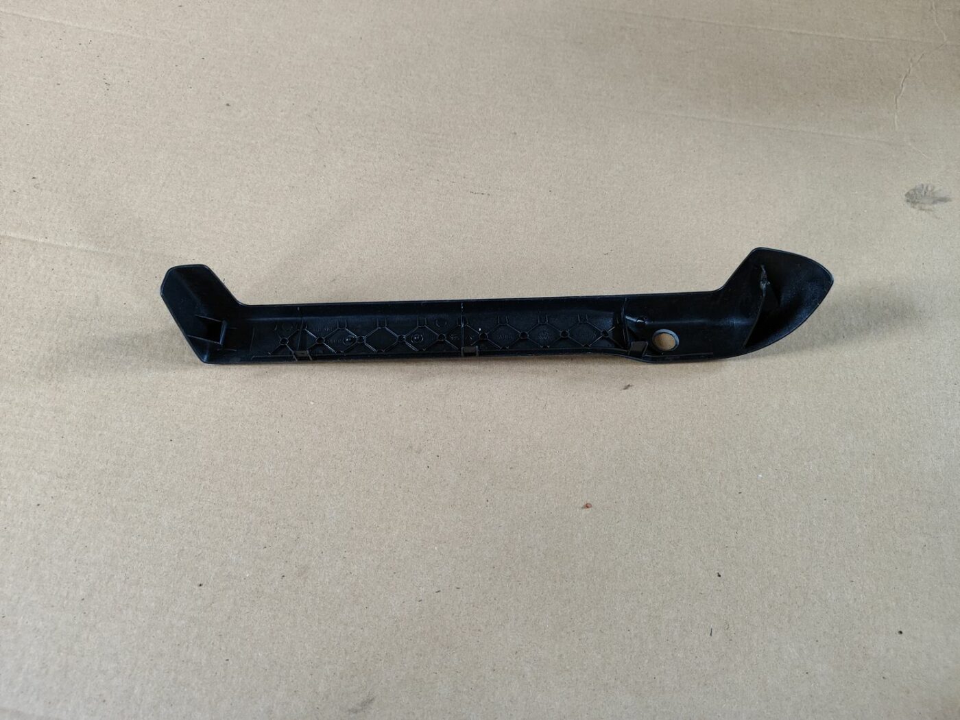 Priekšējā kreisā sēdekļa sliežu apdare priekš VW GOLF IV 1999 2 Priekšējā kreisā sēdekļa sliežu apdare priekš VW GOLF IV 1999