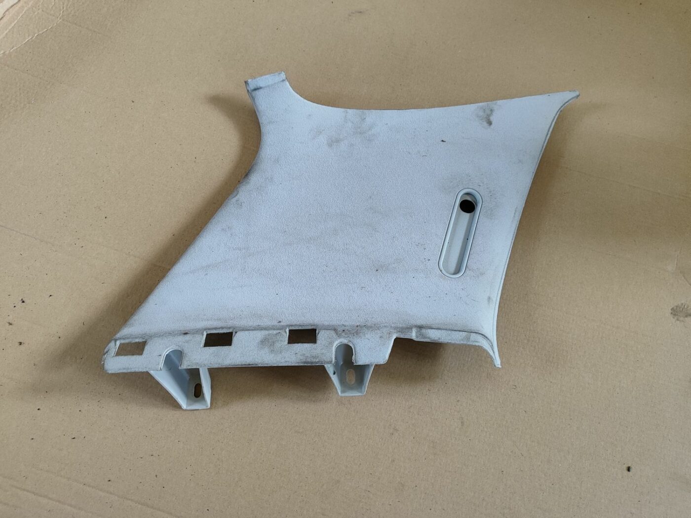 Bagažnieka nodalījuma statnes apdare priekš VW GOLF IV 1999 1 Bagažnieka nodalījuma statnes apdare priekš VW GOLF IV 1999