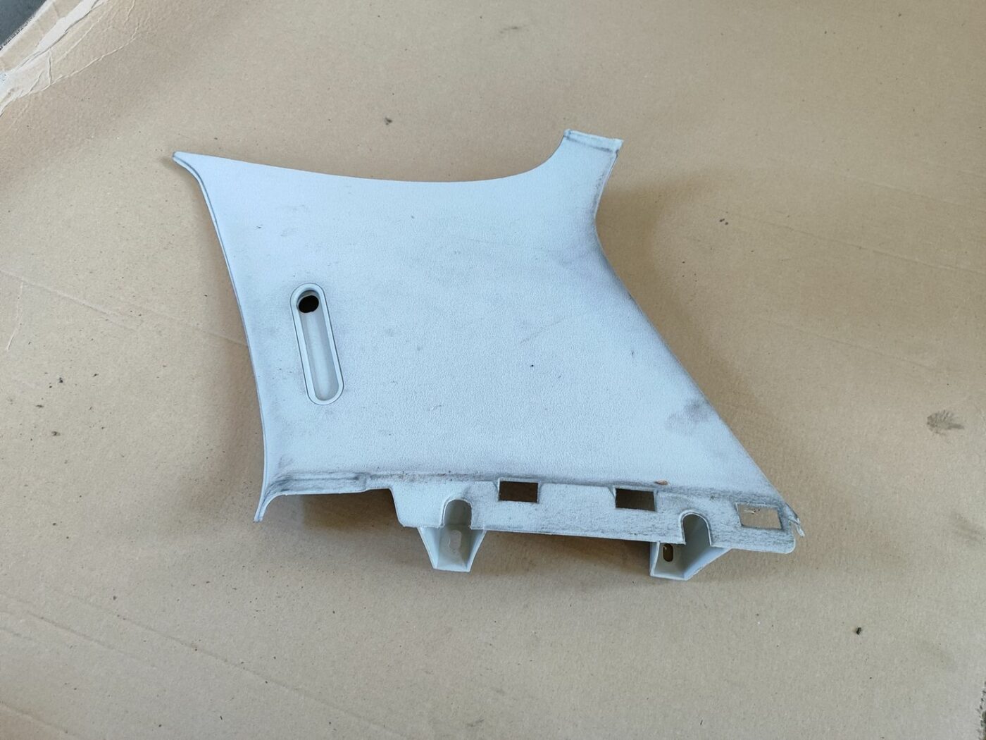 Bagažnieka nodalījuma statnes apdare priekš VW GOLF IV 1999 1 Bagažnieka nodalījuma statnes apdare priekš VW GOLF IV 1999