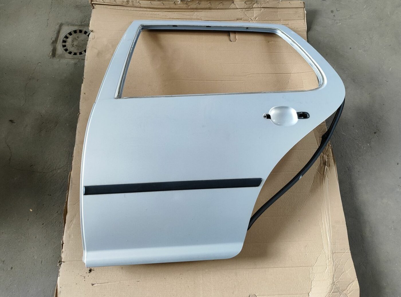 Aizmugurējās kreisās durvis priekš VW GOLF IV 1999