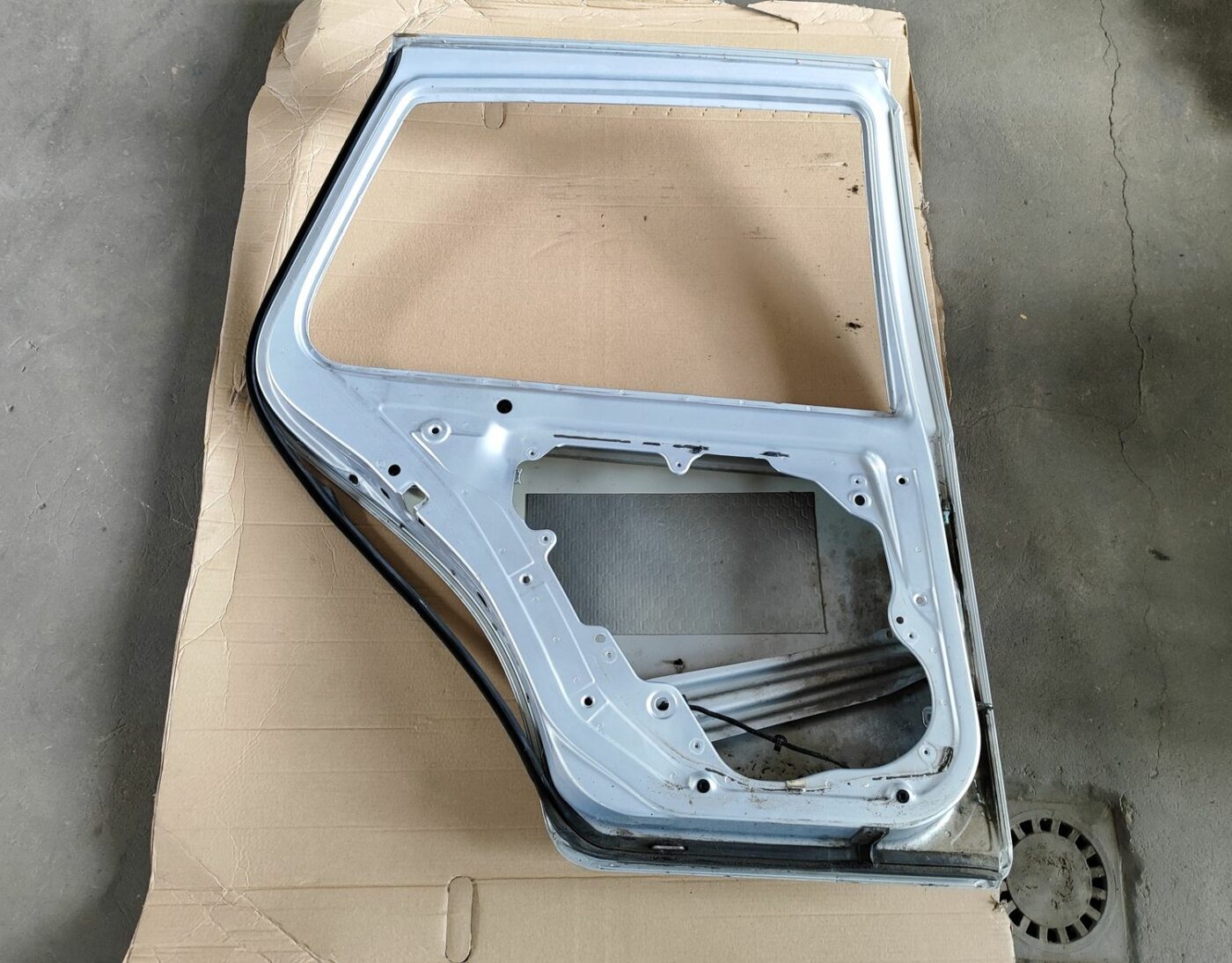 Aizmugurējās kreisās durvis priekš VW GOLF IV 1999