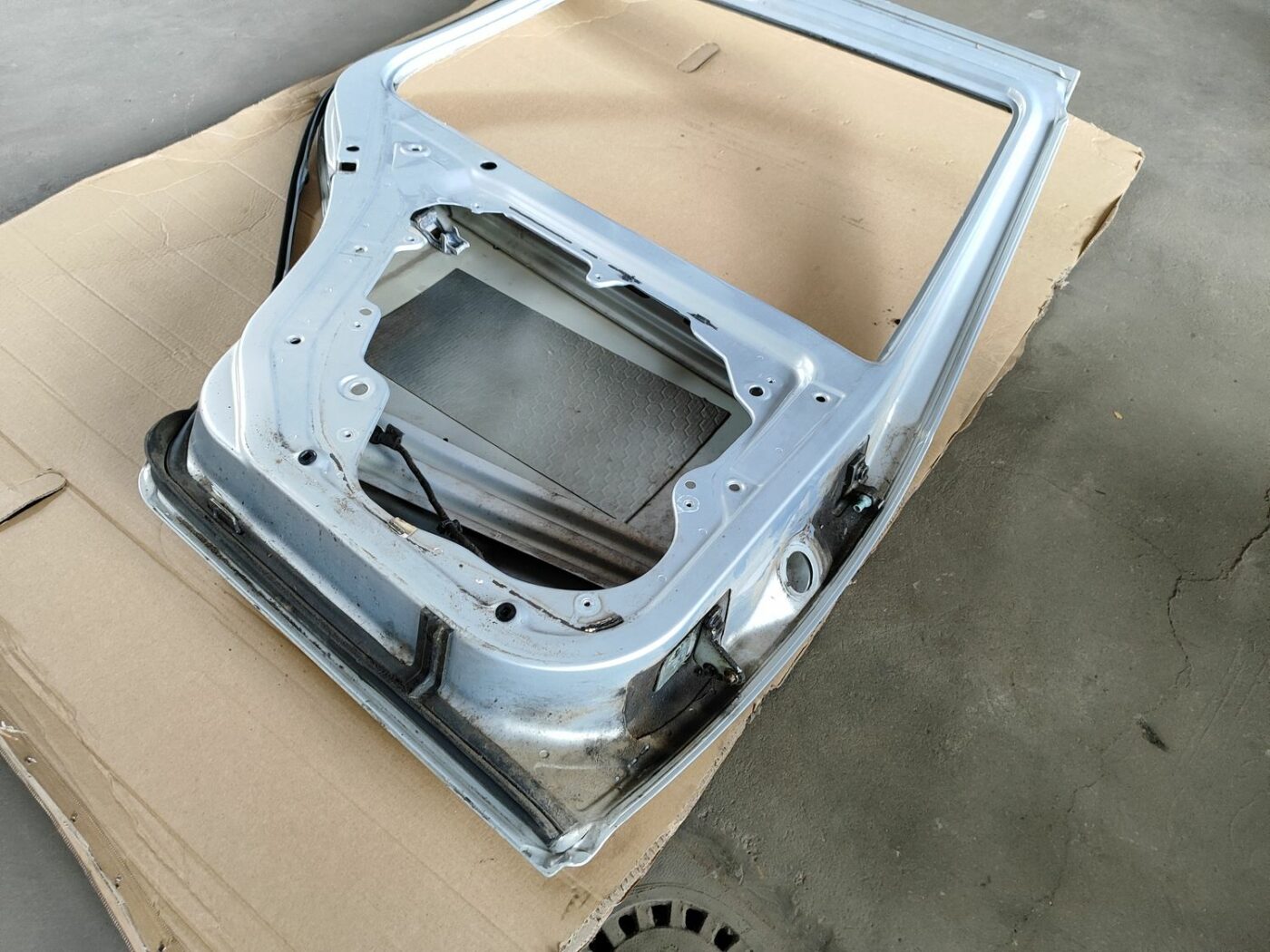 Aizmugurējās kreisās durvis priekš VW GOLF IV 1999