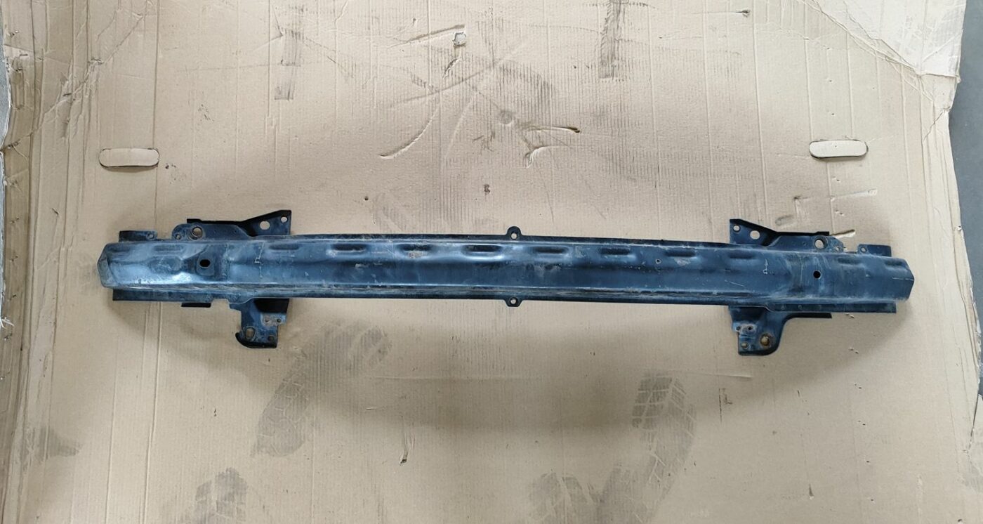 Priekšējā bufera pastiprinātājs priekš VW GOLF IV 1999 1 Priekšējā bufera pastiprinātājs priekš VW GOLF IV 1999