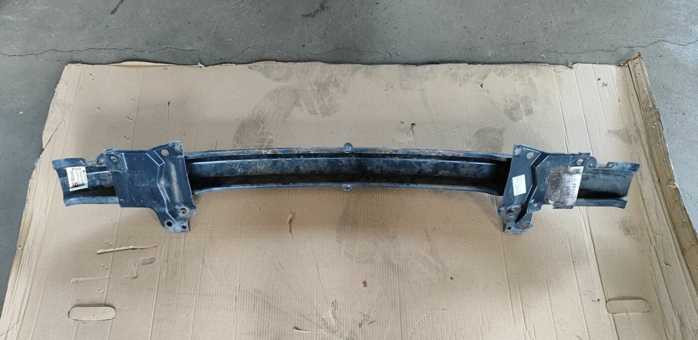 Priekšējā bufera pastiprinātājs priekš VW GOLF IV 1999 2 Priekšējā bufera pastiprinātājs priekš VW GOLF IV 1999