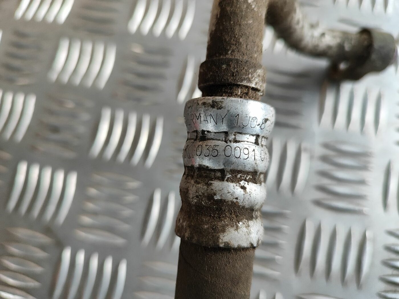 Gaisa kondicioniera caurule priekš VW GOLF IV 1999