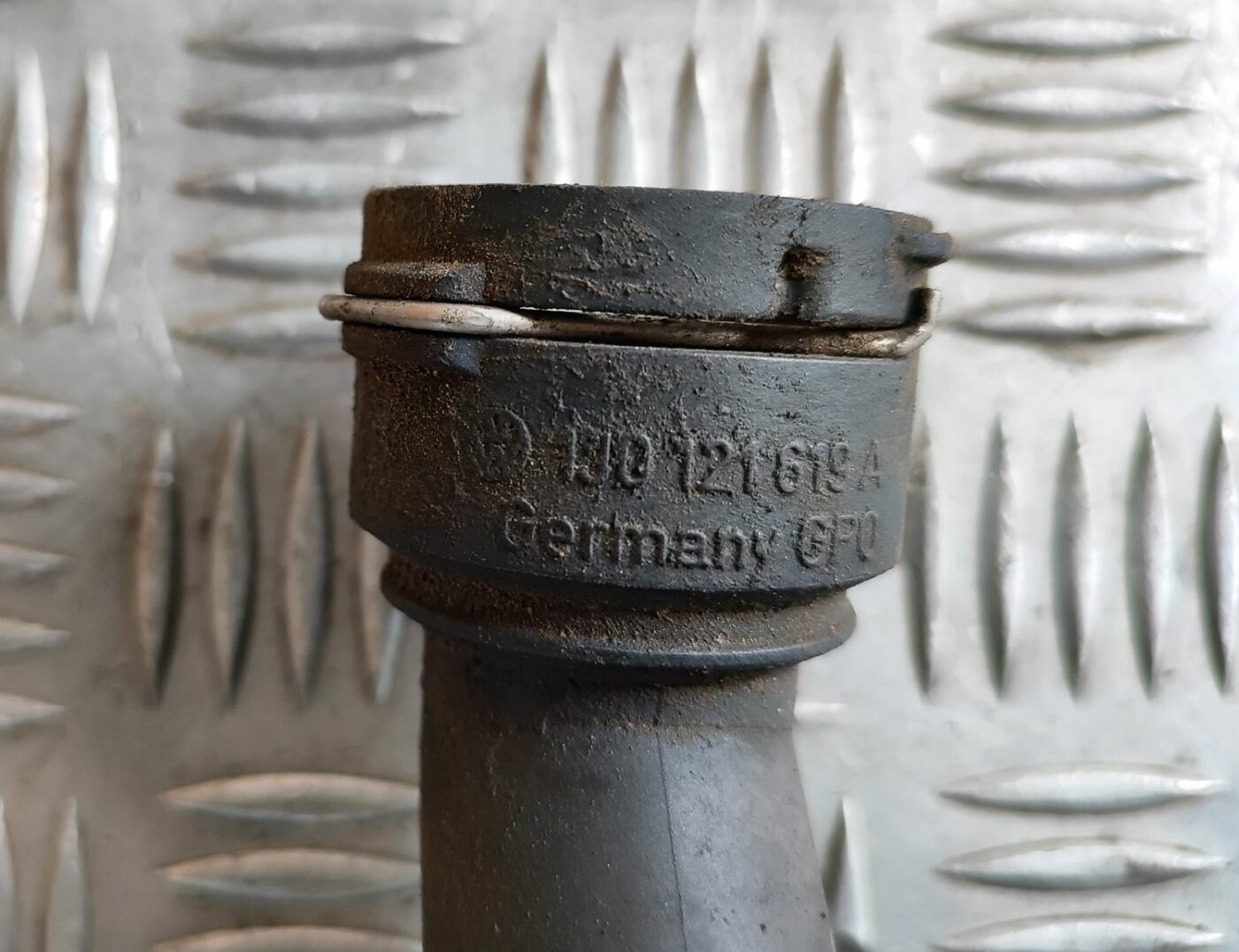 Dzesēšanas caurule priekš VW GOLF IV 1999 3 Dzesēšanas caurule priekš VW GOLF IV 1999