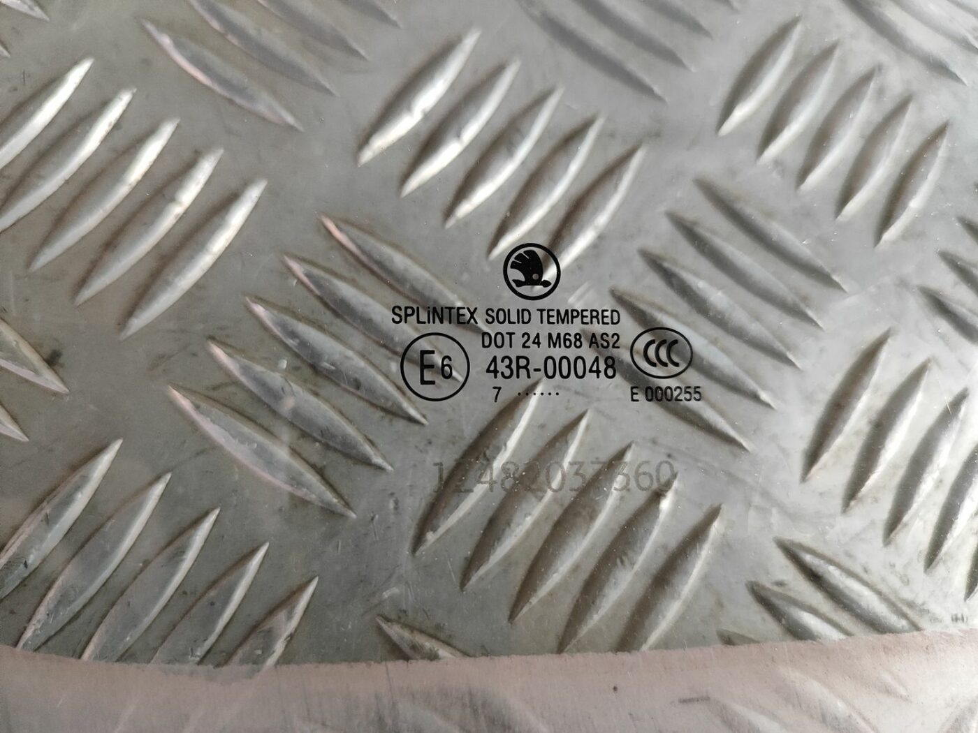 Priekšējo labo durvju stikls priekš SKODA OCTAVIA 2008 2 Priekšējo labo durvju stikls priekš SKODA OCTAVIA 2008