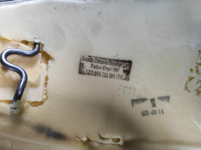 Aizmugurējais sēdeklis priekš SKODA OCTAVIA 2008