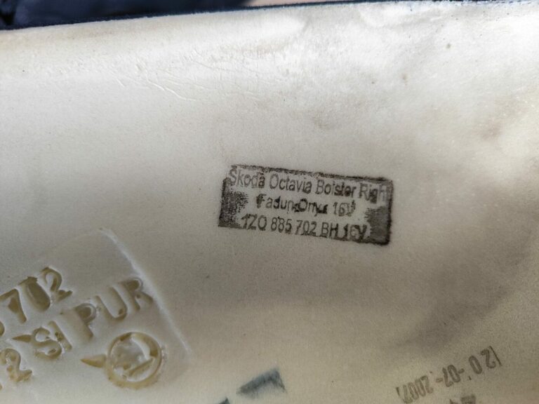 Aizmugurējais sēdeklis priekš SKODA OCTAVIA 2008