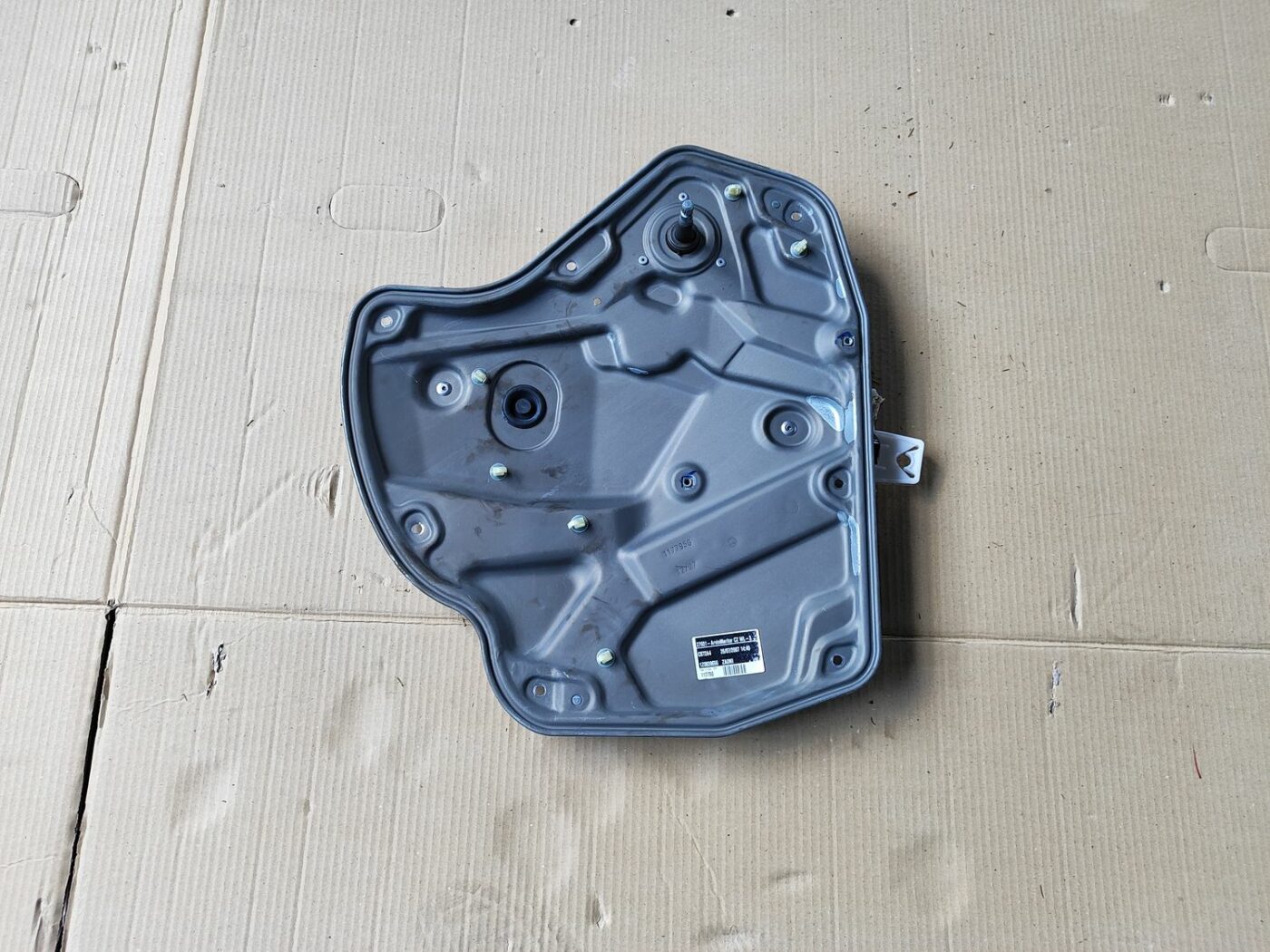 Stikla pacelšanas mehānisma panele priekš SKODA OCTAVIA 2008 1 Stikla pacelšanas mehānisma panele priekš SKODA OCTAVIA 2008