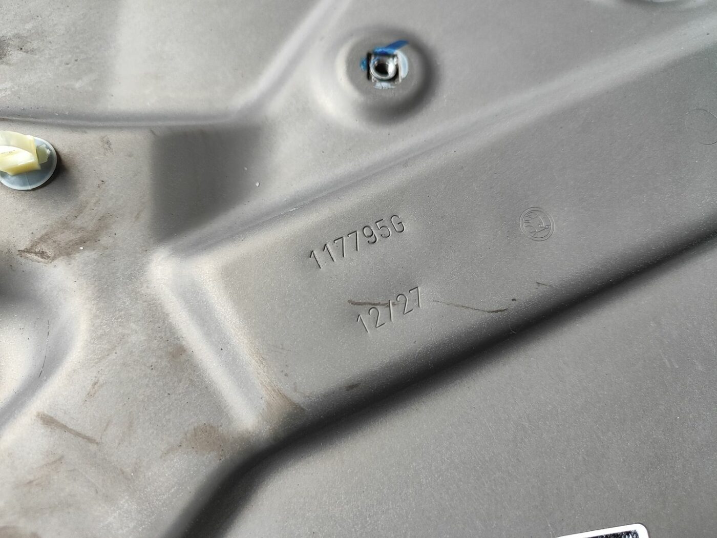 Stikla pacelšanas mehānisma panele priekš SKODA OCTAVIA 2008 2 Stikla pacelšanas mehānisma panele priekš SKODA OCTAVIA 2008