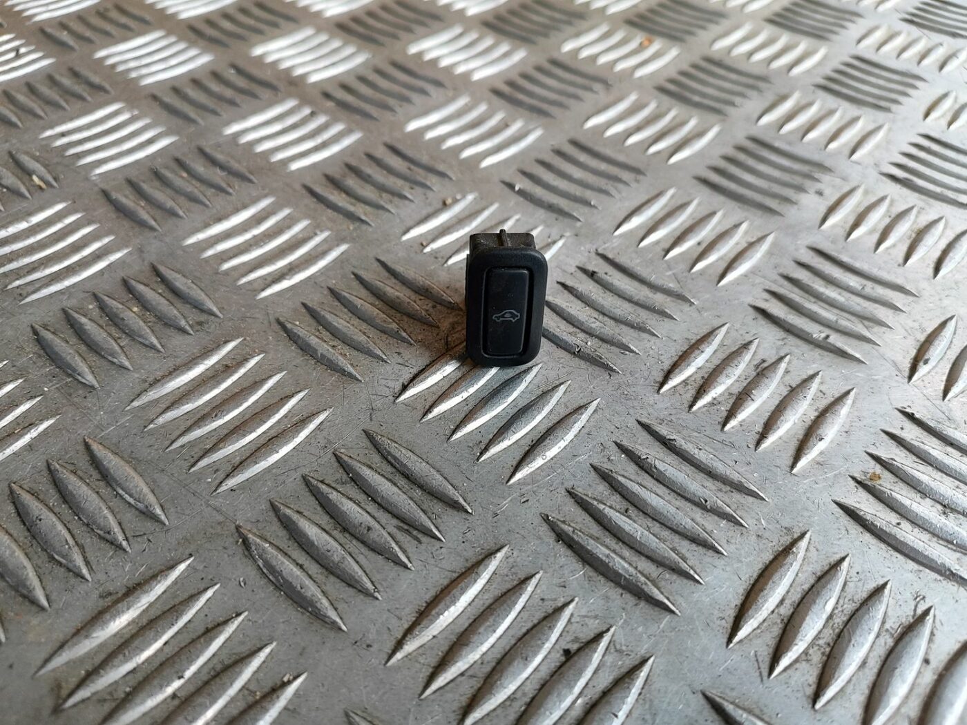 Signalizācijas pārslēgšanas poga priekš SKODA OCTAVIA 2008 1 Signalizācijas pārslēgšanas poga priekš SKODA OCTAVIA 2008