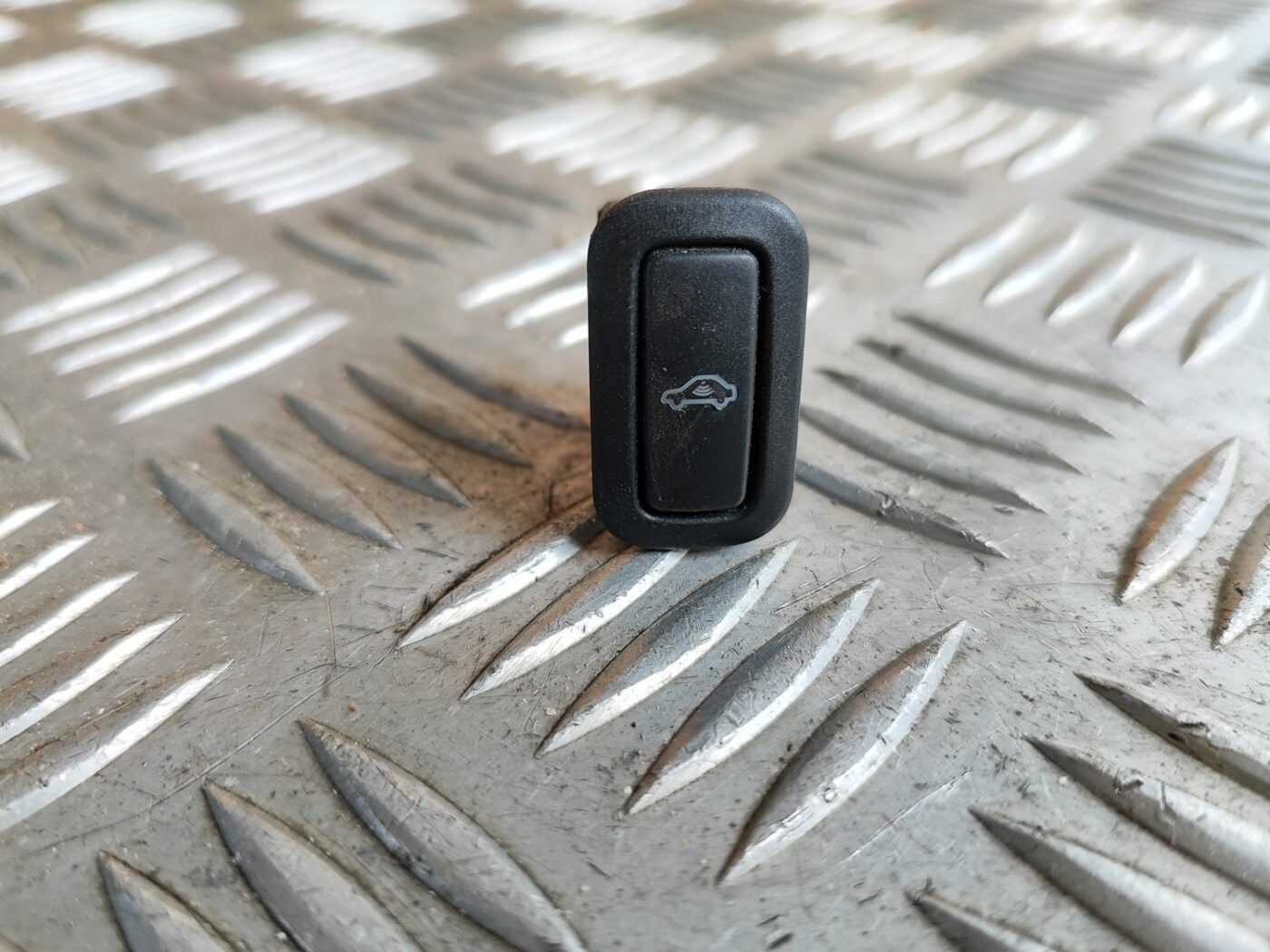 Signalizācijas pārslēgšanas poga priekš SKODA OCTAVIA 2008 2 Signalizācijas pārslēgšanas poga priekš SKODA OCTAVIA 2008