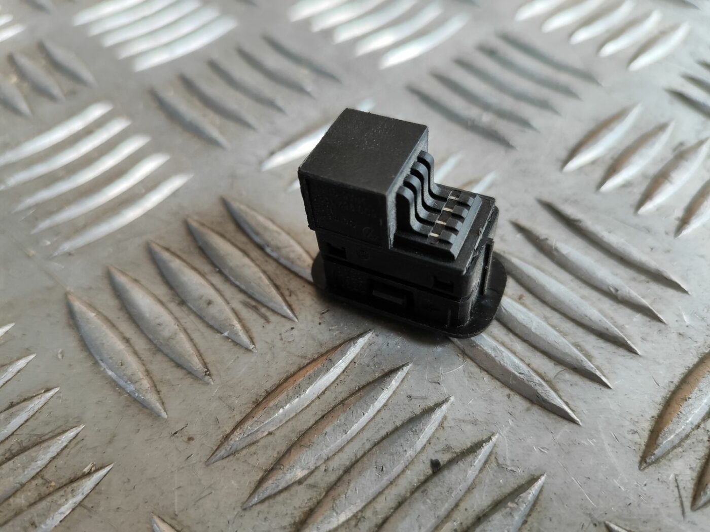 Signalizācijas pārslēgšanas poga priekš SKODA OCTAVIA 2008 4 Signalizācijas pārslēgšanas poga priekš SKODA OCTAVIA 2008