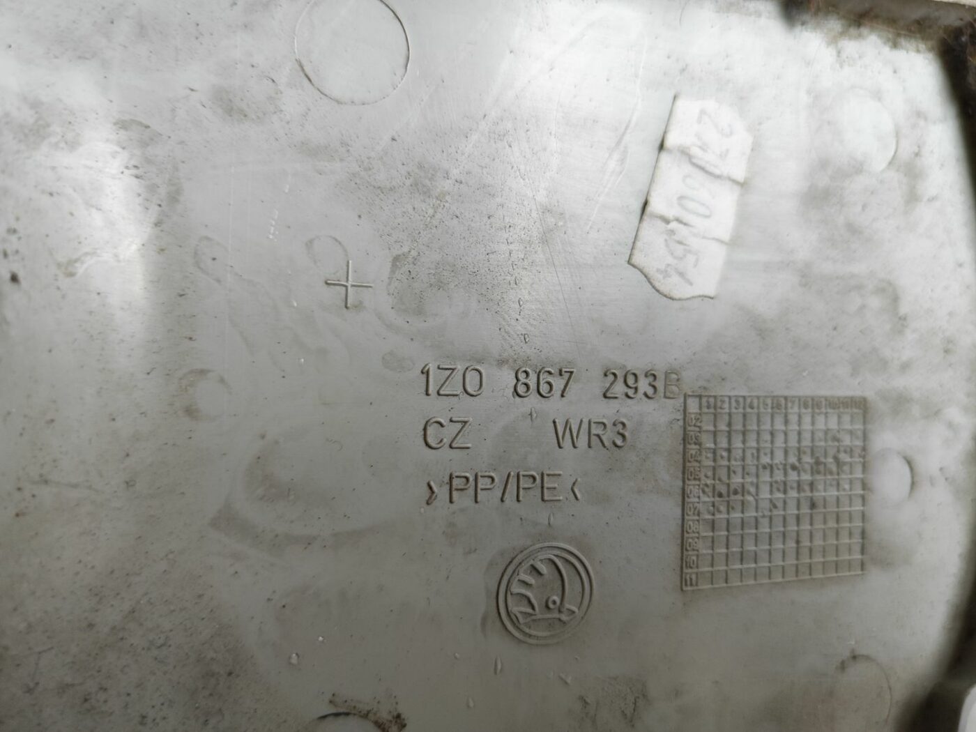 Vidējas salona statnes apdare priekš SKODA OCTAVIA 2008