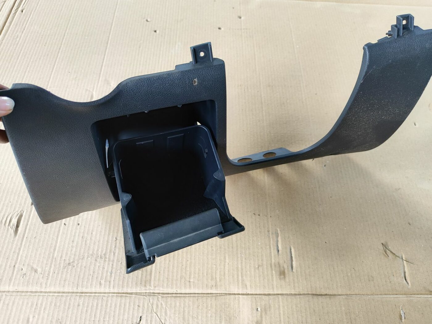 Mantu glabāšanas nodalījums vadītāja pusē priekš SKODA OCTAVIA 2008