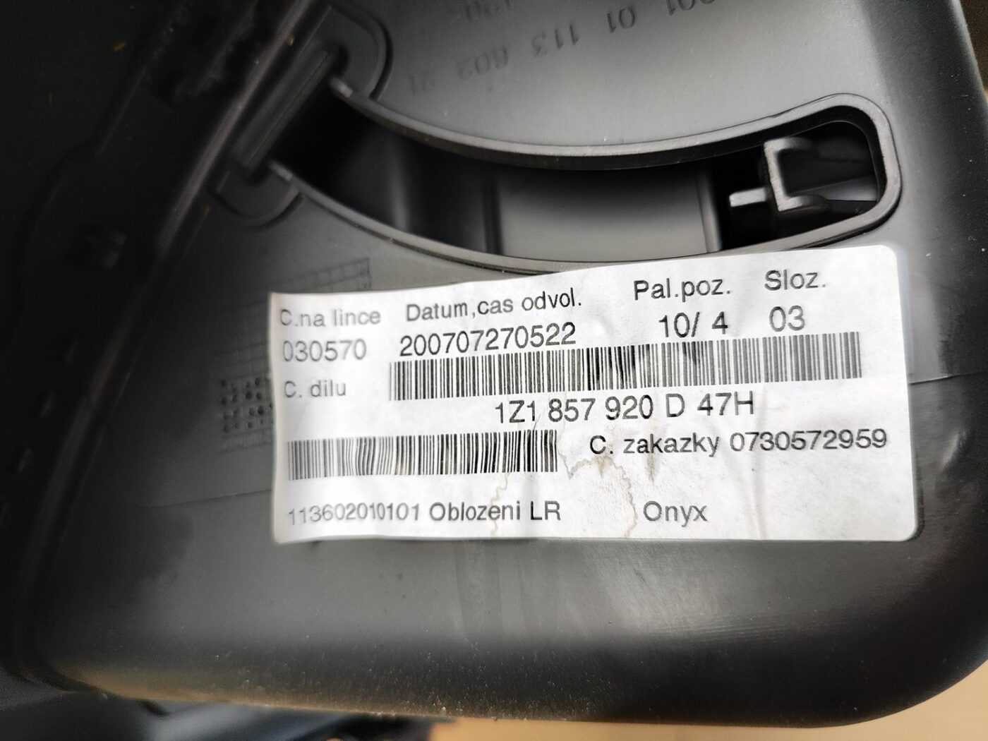 Mantu glabāšanas nodalījums vadītāja pusē priekš SKODA OCTAVIA 2008