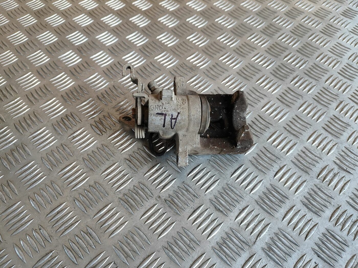 Aizmugurējais labais suports priekš SKODA OCTAVIA 2008