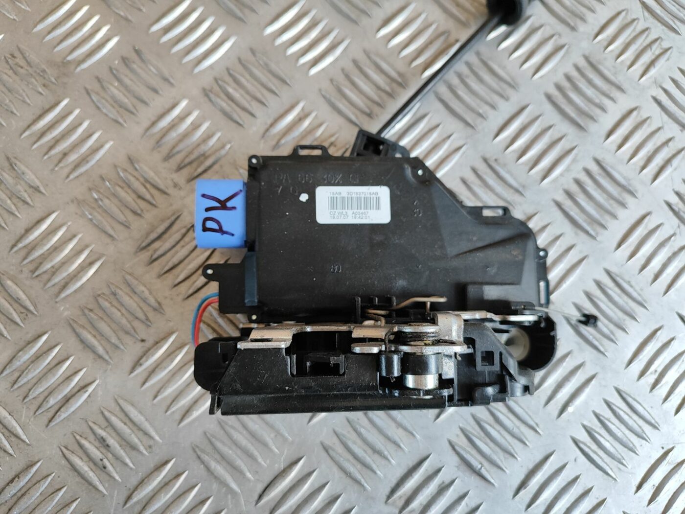 Priekšējo kreiso durvju slēdzene priekš SKODA OCTAVIA 2008