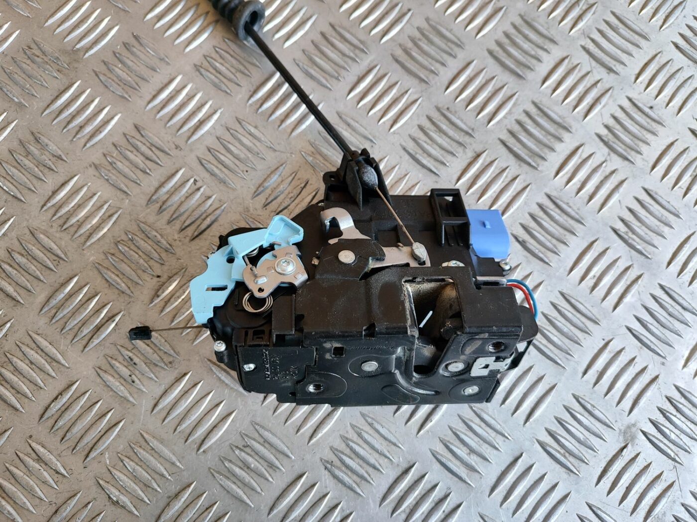 Priekšējo kreiso durvju slēdzene priekš SKODA OCTAVIA 2008