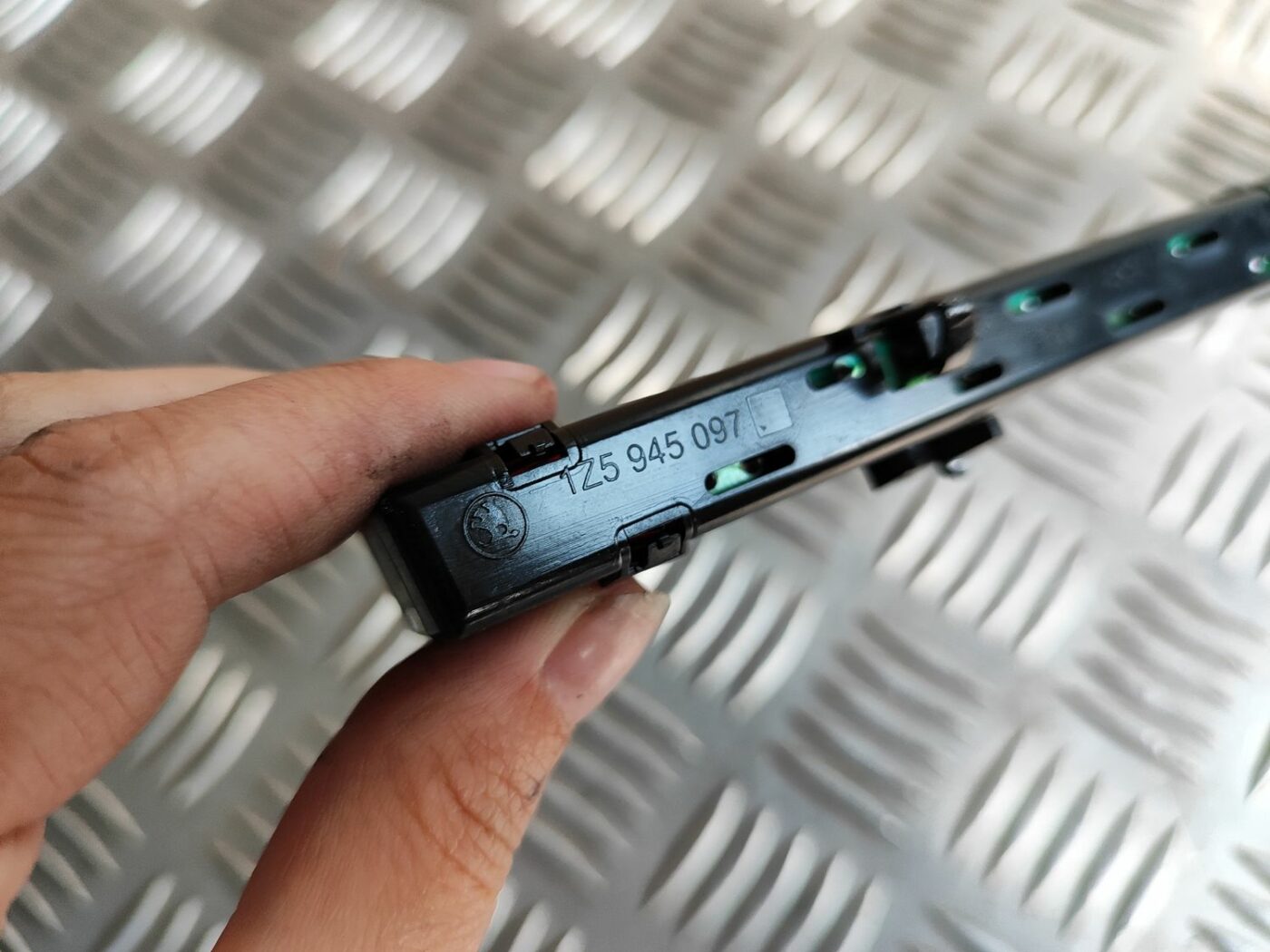 Stop signāls priekš SKODA OCTAVIA 2008 3 Stop signāls priekš SKODA OCTAVIA 2008