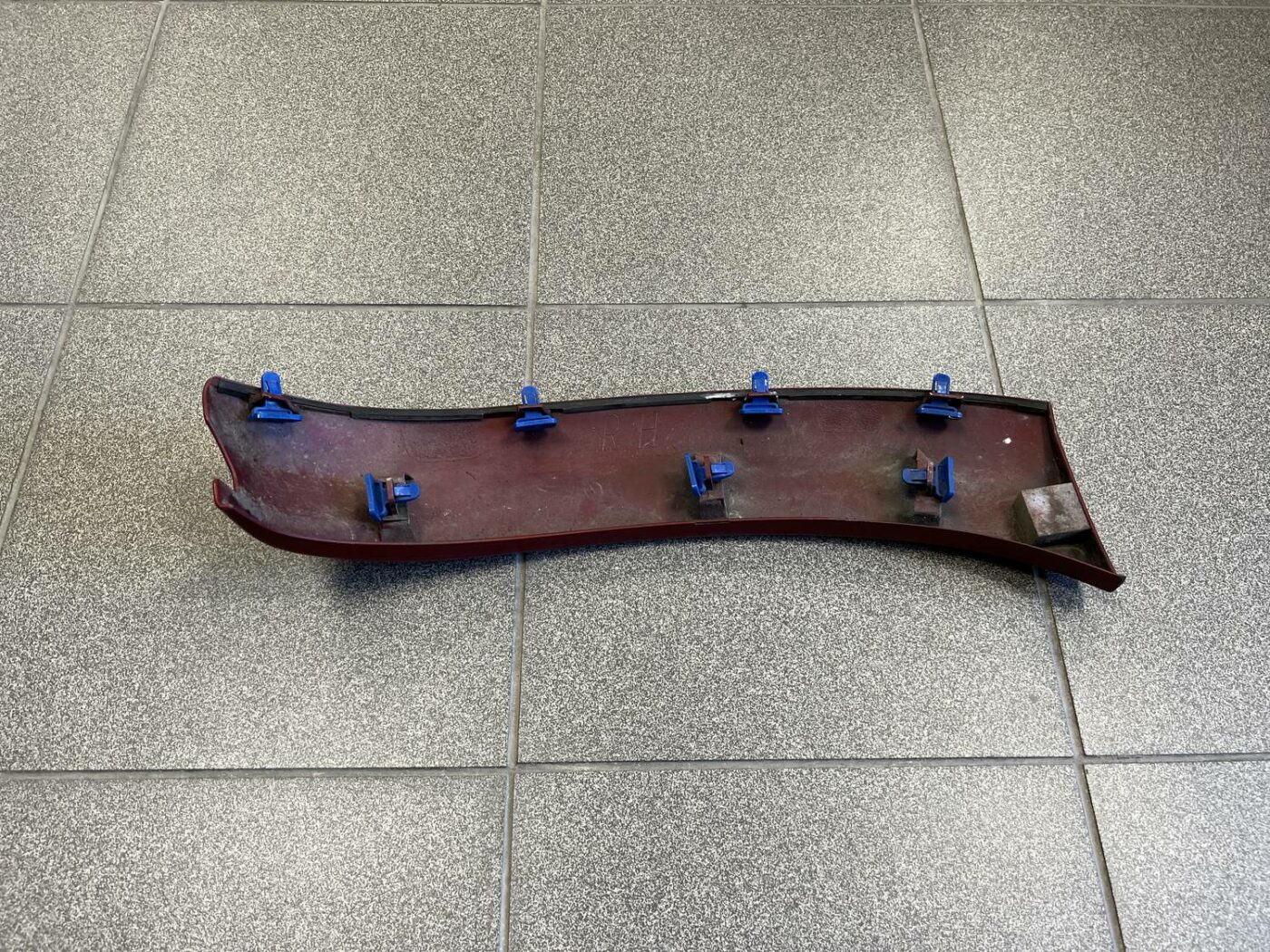 Priekšēja bufera uzlika priekš TOYOTA RAV 4 2006 2 Priekšēja bufera uzlika priekš TOYOTA RAV 4 2006