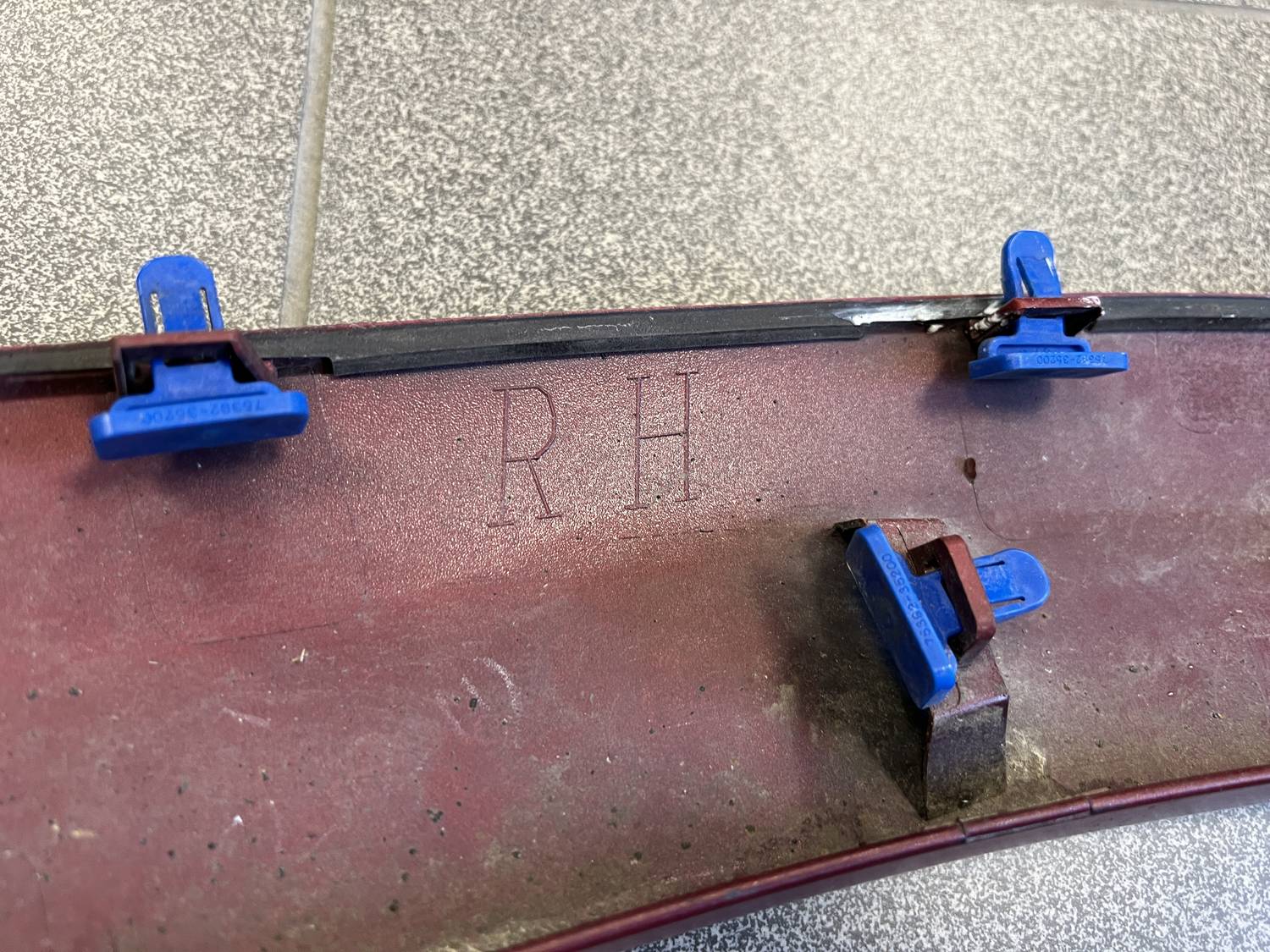 Priekšēja bufera uzlika priekš TOYOTA RAV 4 2006 4 Priekšēja bufera uzlika priekš TOYOTA RAV 4 2006