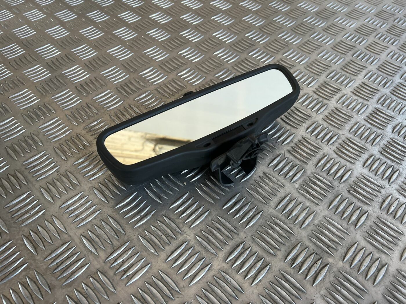 Salona atpakaļskata spogulis priekš VOLVO S60 2007 1 Salona atpakaļskata spogulis priekš VOLVO S60 2007