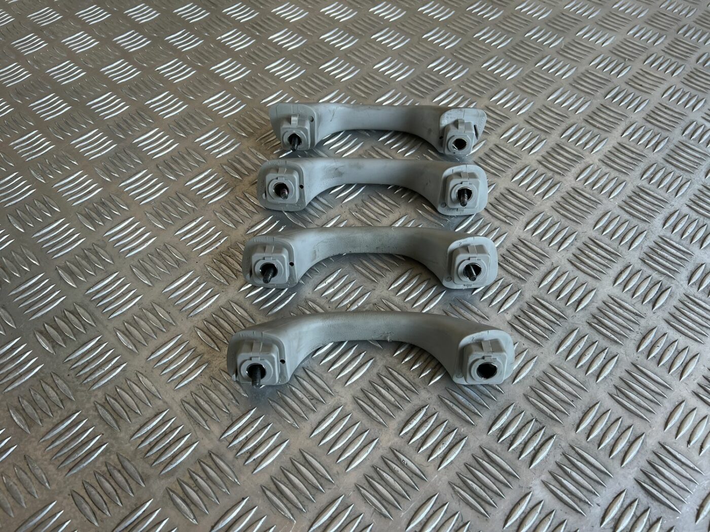 Salona rokturis griestos priekš VOLVO S60 2007 2 Salona rokturis griestos priekš VOLVO S60 2007