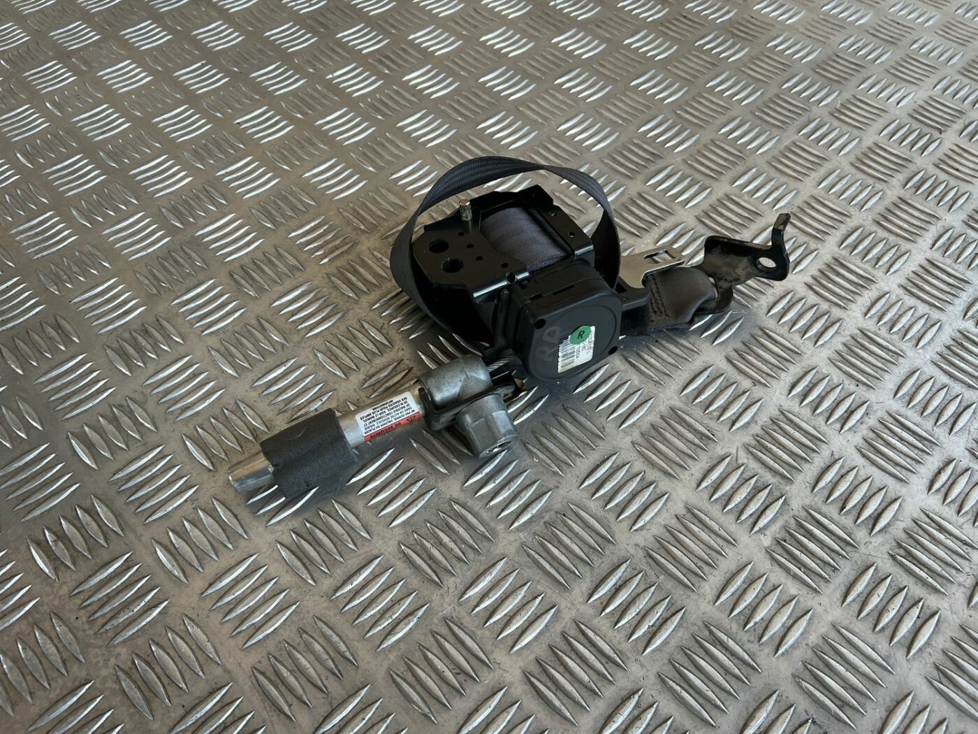 Aizmugurējā labā drošības josta priekš VOLVO S60 2007