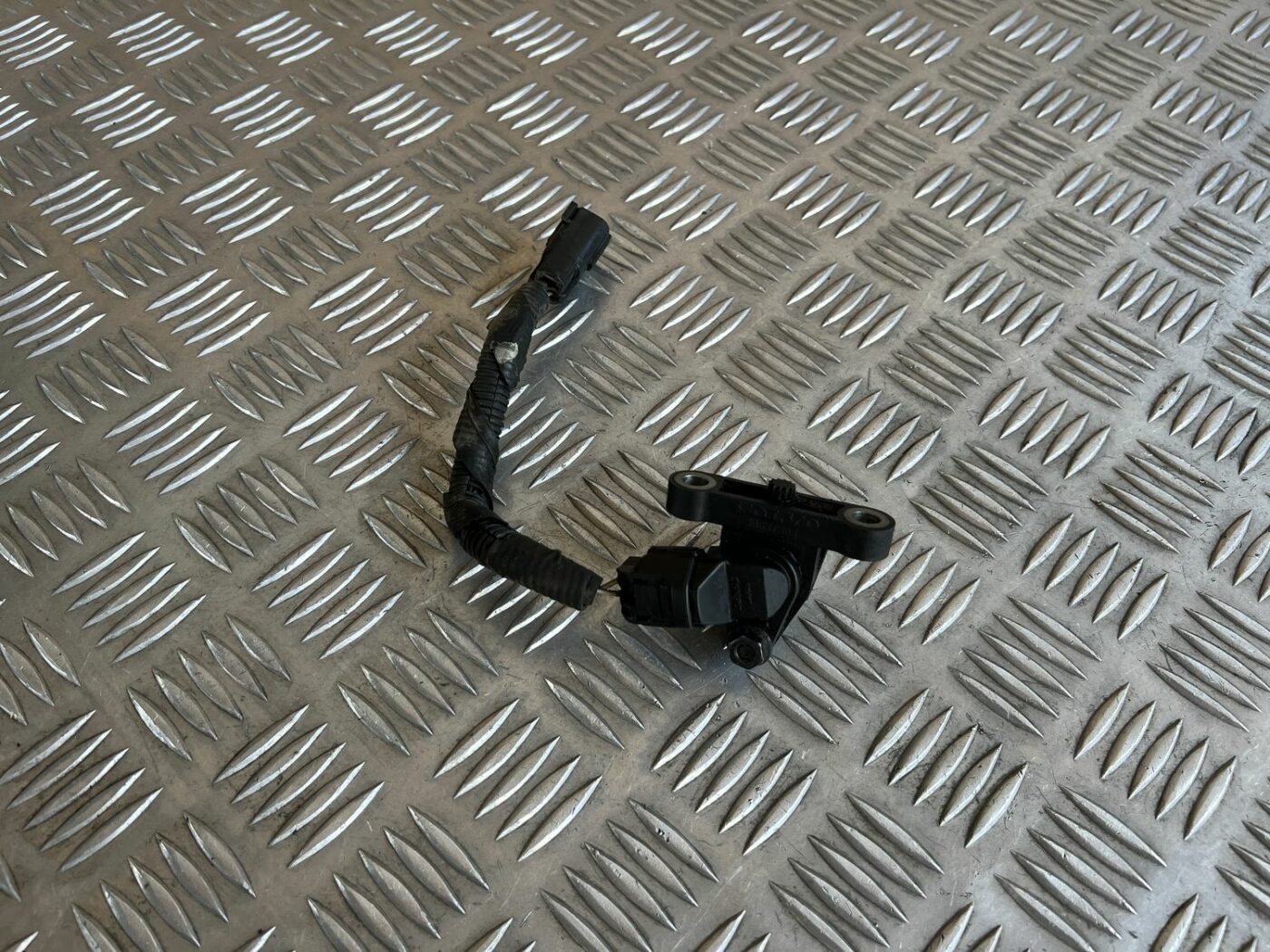 Kloķvārpstas devējs priekš VOLVO S60 2007 1 Kloķvārpstas devējs priekš VOLVO S60 2007