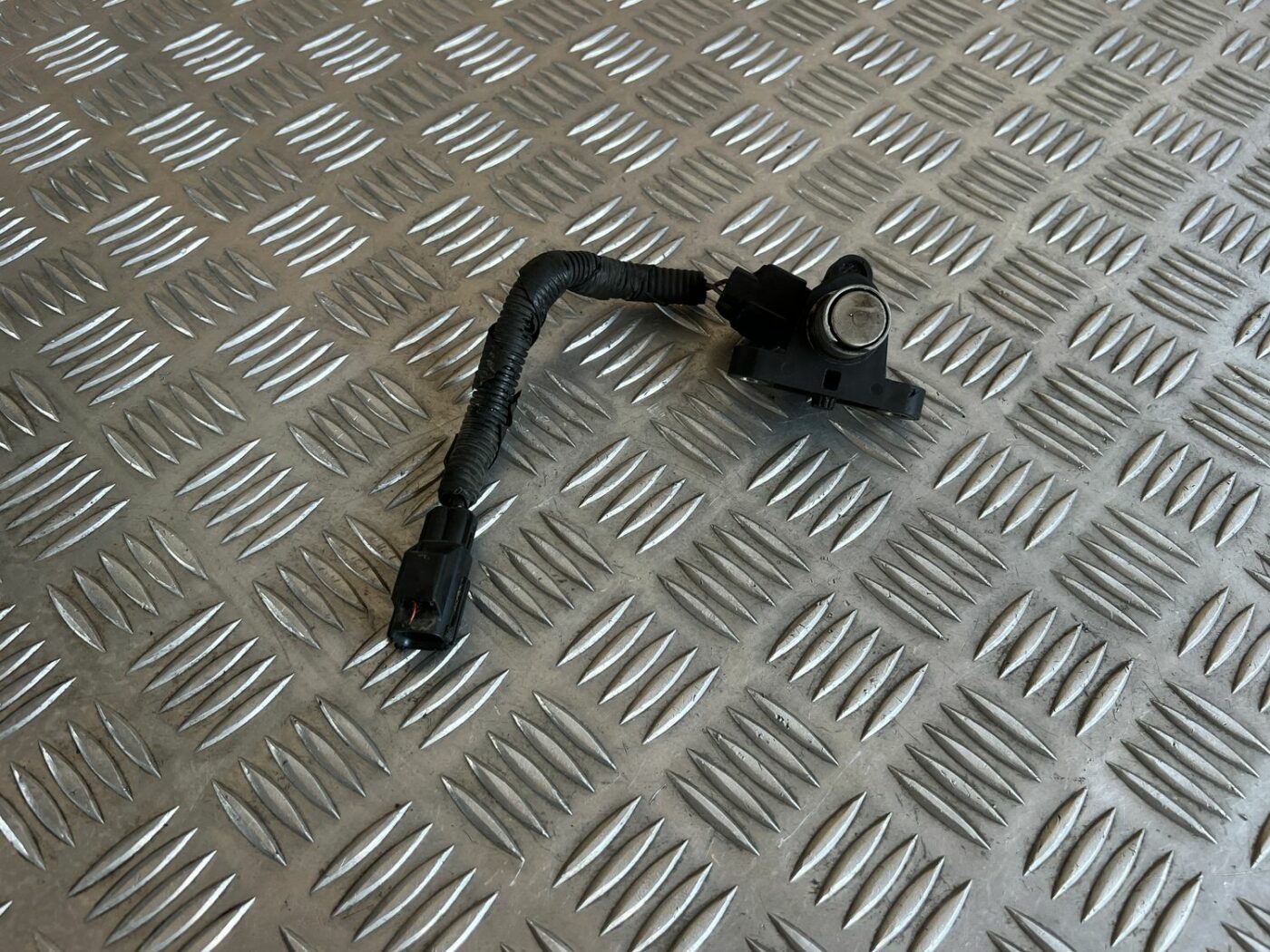 Kloķvārpstas devējs priekš VOLVO S60 2007 4 Kloķvārpstas devējs priekš VOLVO S60 2007