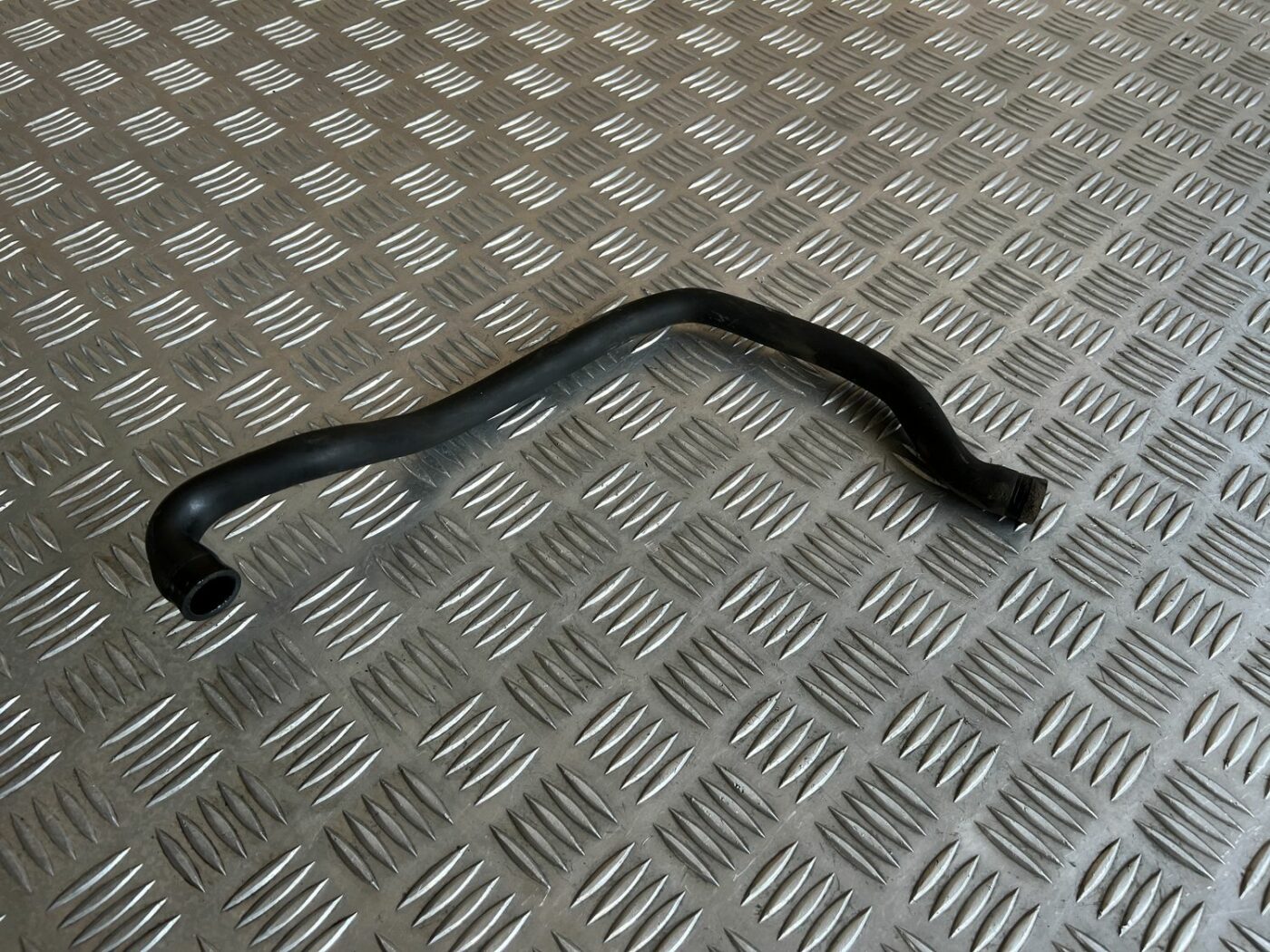 Dzesēšanas caurule priekš VOLVO S60 2007 1 Dzesēšanas caurule priekš VOLVO S60 2007