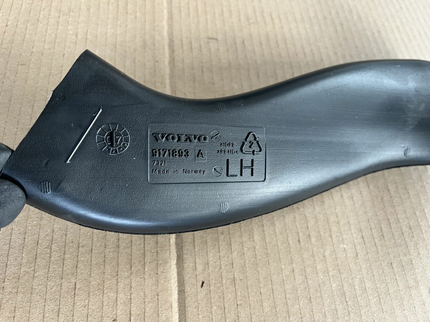 Salona gaisa vads priekš VOLVO S60 2007 2 Salona gaisa vads priekš VOLVO S60 2007