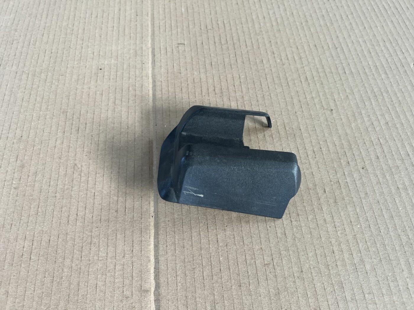 Salona plastmasa priekš VOLVO S60 2007 1 Salona plastmasa priekš VOLVO S60 2007