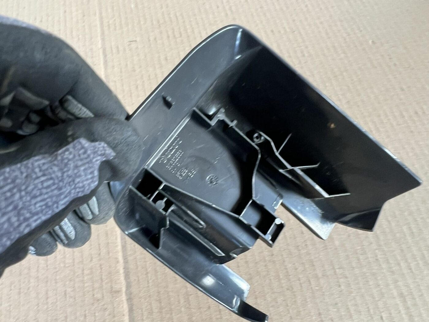 Salona plastmasa priekš VOLVO S60 2007 3 Salona plastmasa priekš VOLVO S60 2007