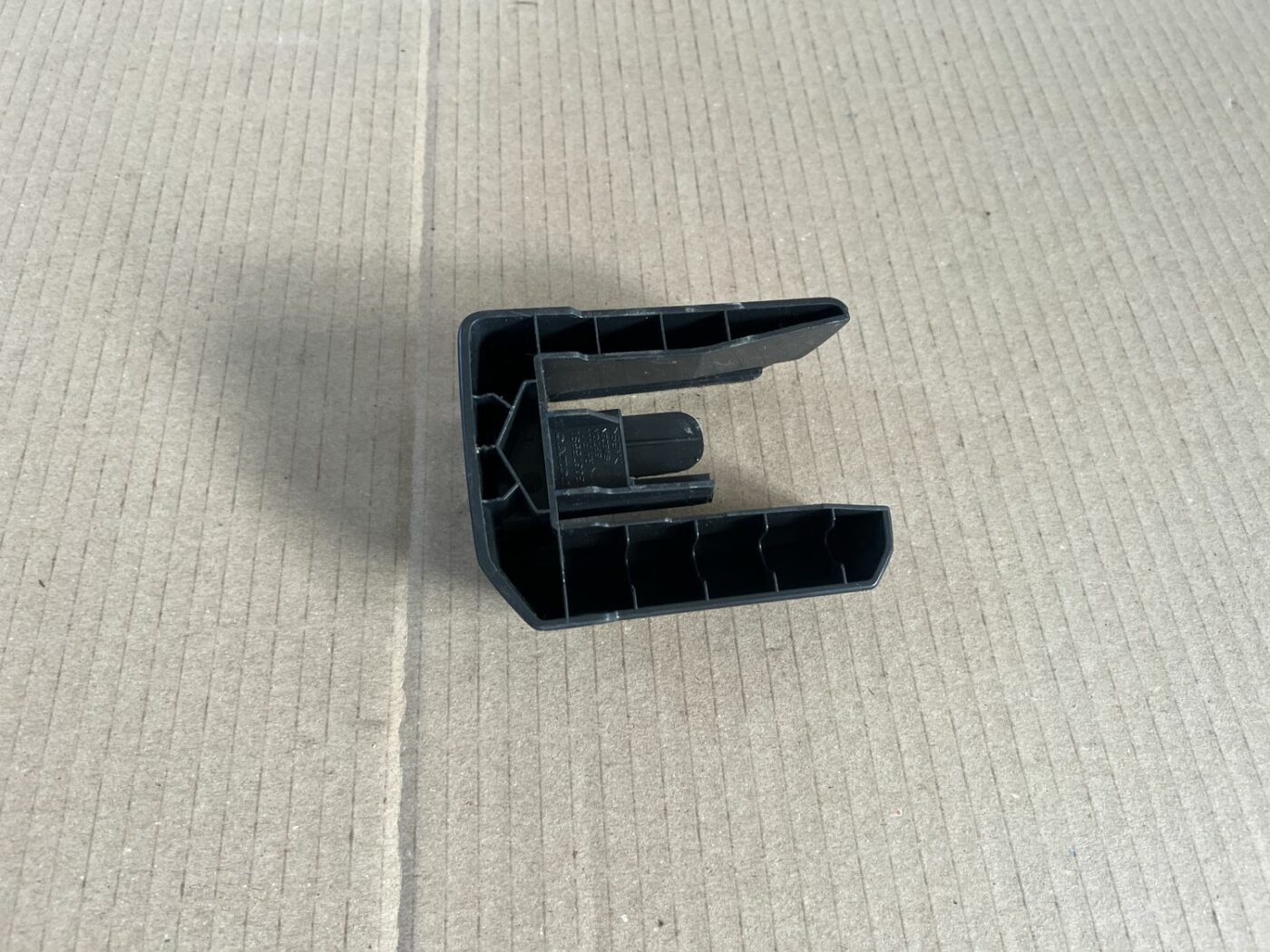 Salona plastmasa priekš VOLVO S60 2007 2 Salona plastmasa priekš VOLVO S60 2007