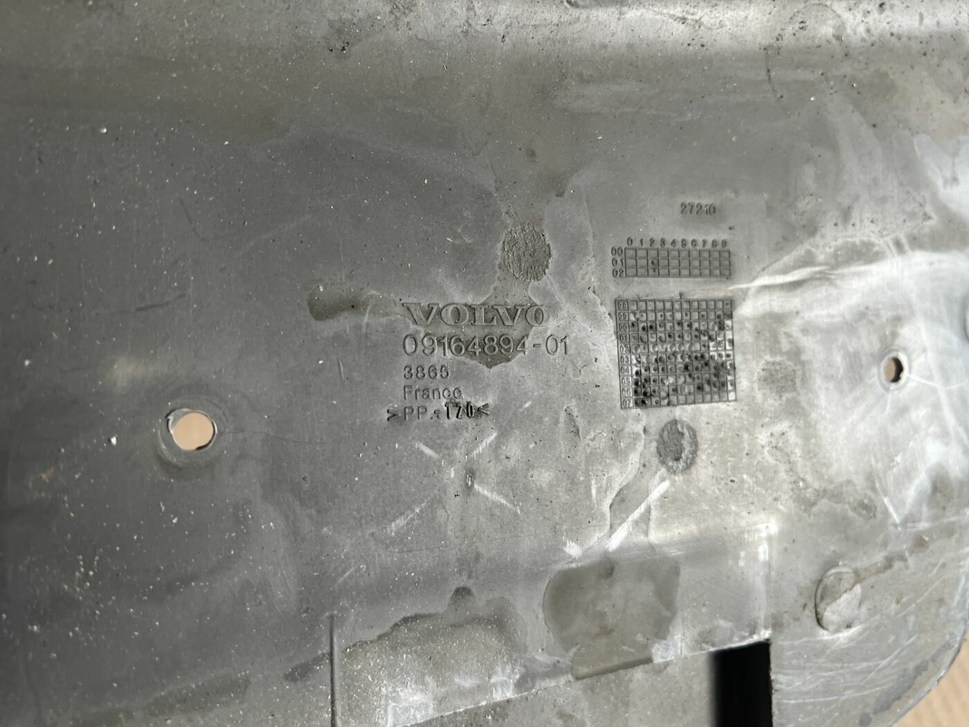 Mērinstrumentu paneļa apakšēja apdare priekš VOLVO S60 2007