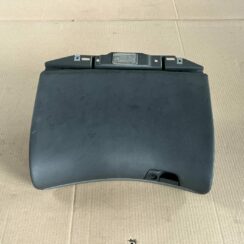 Mantu glabāšanas nodalījums pasažiera pusē priekš VOLVO S60 2007