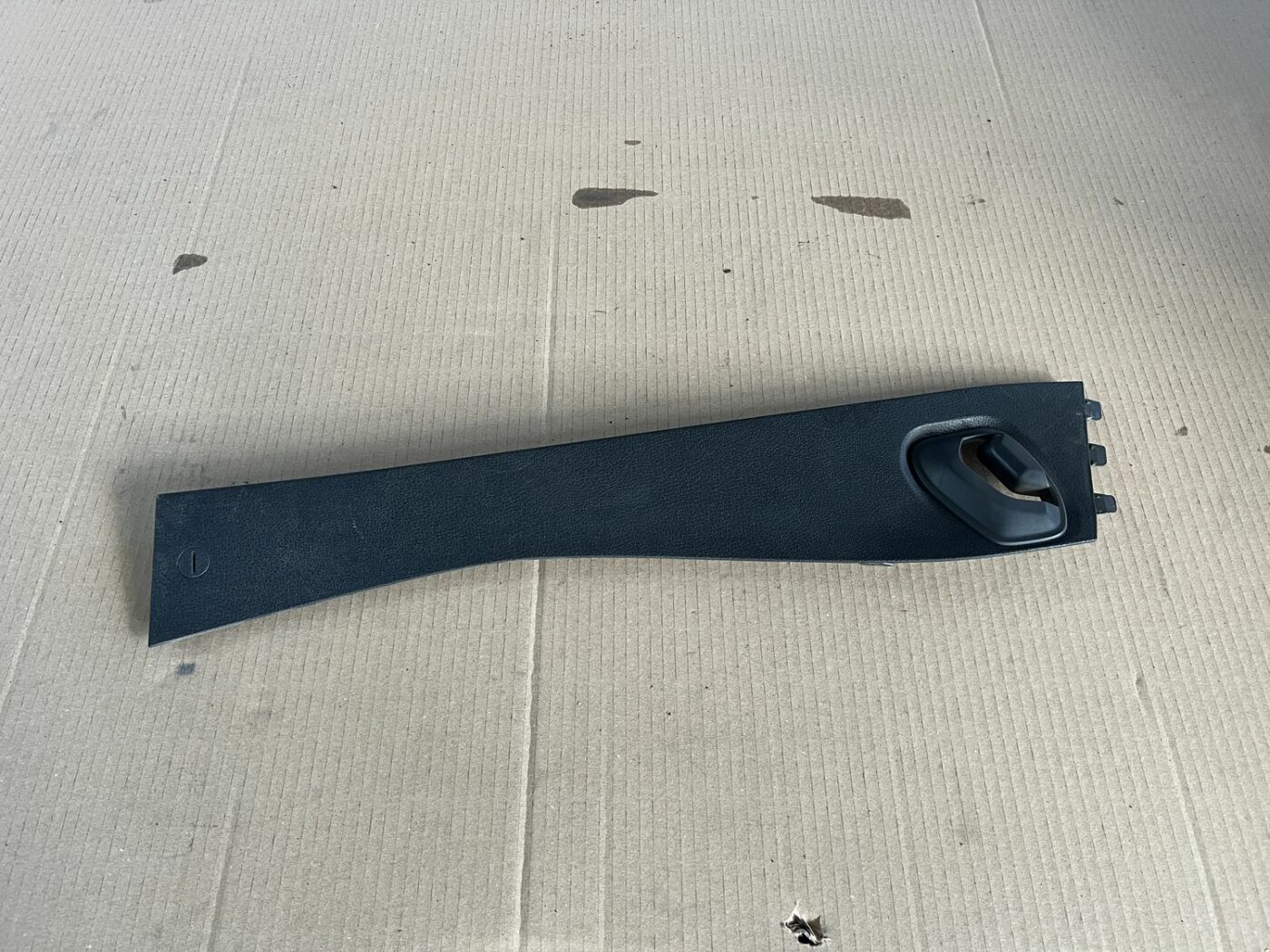 Centrālās konsoles (apdares) sānu panelis priekš VOLVO S60 2007 1 Centrālās konsoles (apdares) sānu panelis priekš VOLVO S60 2007