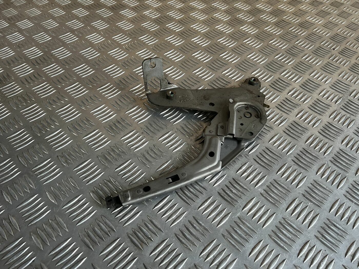 Stāvbremzes svira priekš VOLVO S60 2007